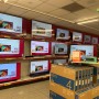 Interior magazin cu echipamente video