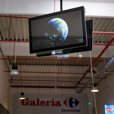 ECLER Interior supermarket cu monitor profesional - Sisteme sonorizare si digital signage pentru spatii comerciale si