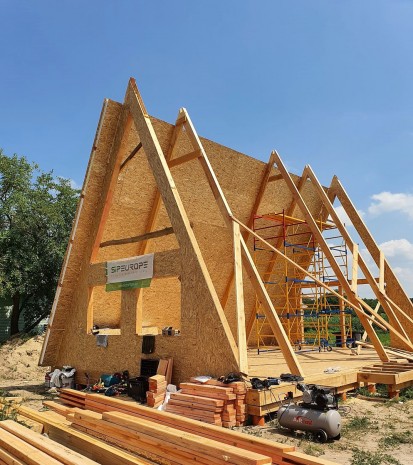 Constructie casa pe structura de lemn tip A-Frame Sat de vacanta Ucraina