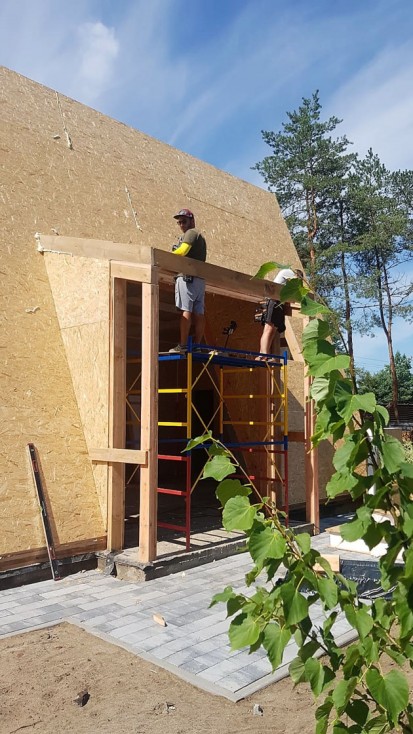Constructie casa pe structura de lemn tip A-Frame Sat de vacanta Ucraina