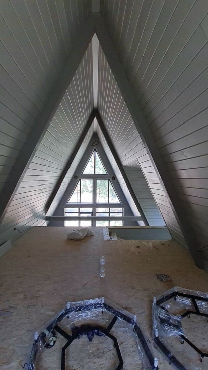 Interior casa pe structura de lemn tip A-Frame Sat de vacanta Ucraina