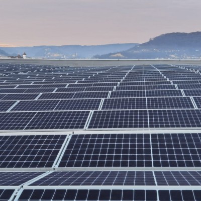 Rises Vedere de aproape - panouri fotovoltaice - Sisteme complete panouri fotovoltaice pentru productia de energie
