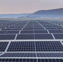 Sisteme complete, panouri fotovoltaice pentru productia de energie Rises