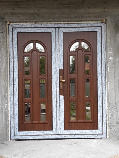 usa-intrare-10 Usi de exterior din PVC pentru case, vile, pensiuni