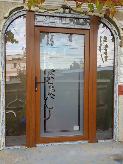 usa-intrare-13 Usi de exterior din PVC pentru case, vile, pensiuni