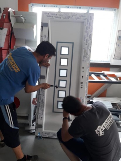 usa-intrare-14 Usi de exterior din PVC pentru case, vile, pensiuni