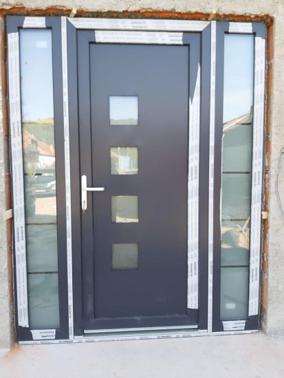 usa-intrare-17 Usi de exterior din PVC pentru case, vile, pensiuni