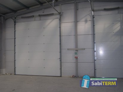Usi de garaj sectionale Usi de garaj sectionale industriale pentru depozite, fabrici, hale