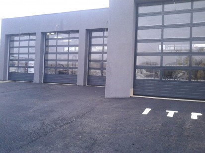 Usi de garaj sectionale Usi de garaj sectionale industriale pentru depozite, fabrici, hale