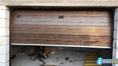 Usi de garaj sectionale Usi de garaj sectionale industriale pentru depozite, fabrici, hale