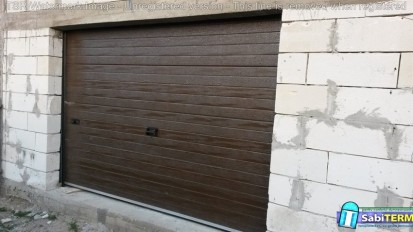 Usi de garaj sectionale Usi de garaj sectionale industriale pentru depozite, fabrici, hale