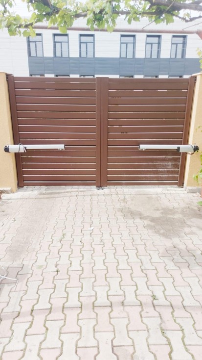 Porti din aluminiu Porti si garduri din aluminiu pentru imprejmuri exterioare