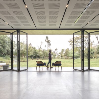 BATI-AL  Sistem Armonica - Usi din aluminiu pentru cladiri de birouri sau rezidentiale BATI-AL 