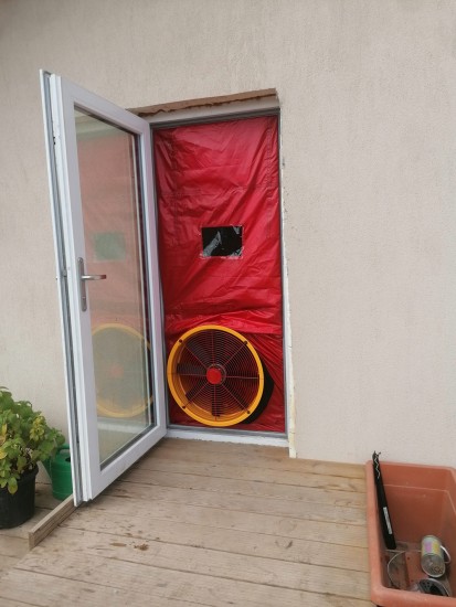 Testarea etanseitatii cladirii cu Blower Door Testarea etanseitatii cladirii cu Blower Door in vederea montarii unui