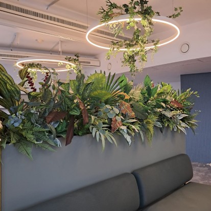 Amenajari spatii de birouri cu plante artificiale Amenajari spatii de birouri cu plante artificiale