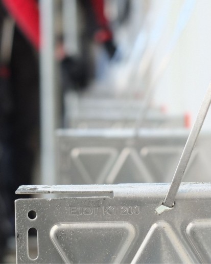 Consola de inox pentru fatade ventilate CROSSFIX Crossfix&reg; Consola de inox pentru fatade ventilate