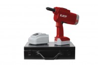 Aparate si masini pentru nituit