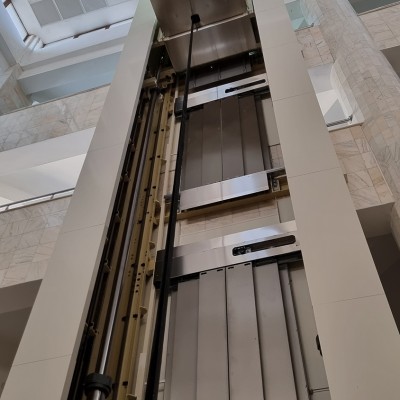 ELMAS Ascensor hidraulic  Elmas pentru cladiri de birouri - Ascensoare panoramice, electrice sau hidraulice ELMAS