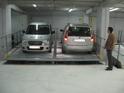 Exemplu de utilizare a sistemului de parcare cu platforme inclinate PARKLIFT 340 Sisteme de parcare -