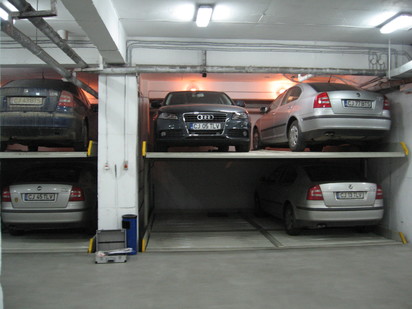 Utilizarea sistemului de parcare cu 2 platforme PARKLIFT 340 Sisteme de parcare - Sediu banca -