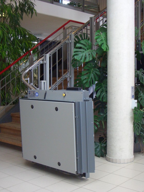 HIRO LIFT Platforma inclinata pentru persoane cu dizabilitati HIRO 320 - Elevatoare pentru persoane cu dizabilitati