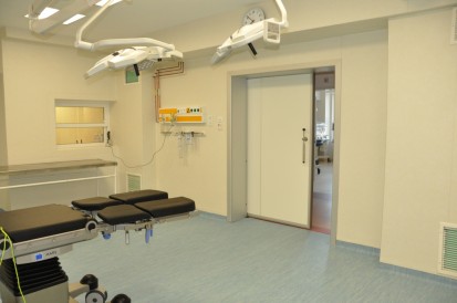 Salon medical cu usa ermetica KADRA TORMED  ER  Usi de spital ermetice automate