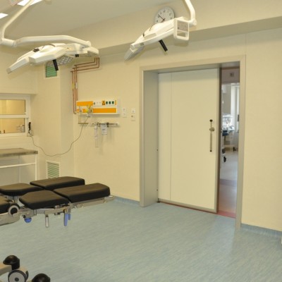 KADRA Salon medical cu usa ermetica KADRA - Usi automate, perfect ermetice pentru sectorul medical KADRA