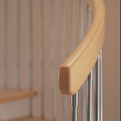 ESTFELLER Scara in spirala cu trepte din lemn masiv detaliu balustrada - Scari din lemn pentru