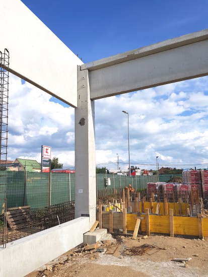 Vedere de aproape - stalp prefabricat  - Lidl Gheorgheni Stalpi Prefabricate din beton