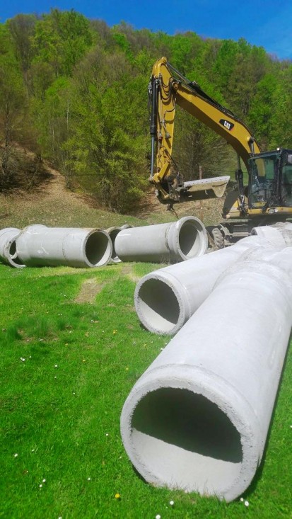 Modernizare drum Chiuesti - tuburi cu mufa din beton armat Tuburi din beton armat pentru canalizare