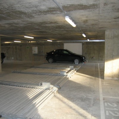 KLAUS Platforma glisanta pentru parcare si un loc de parcare ocupat - Sisteme de parcare automate