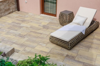 Vedere de aproape - curte cu pavaj Baroc P10 - Solado Baroc P10 Pavele si dale