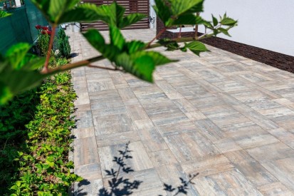 Curte cu pavaj Cortina P10 - Dolomit Cortina P10 Pavele premium