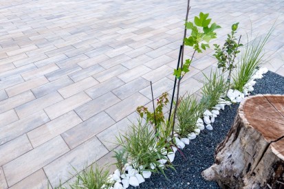 Curte pavata cu Cortina D12 - Dolomit Cortina D12 Pavele premium