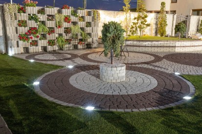 Curte cu Jardiniera Ronda Ronda Jardiniera