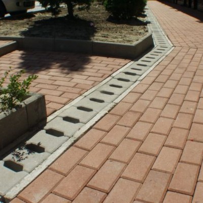 ELIS PAVAJE Exemplificarea utilizarii rigolei - Rigole din beton compact pentru zone cu trafic pietonal ELIS