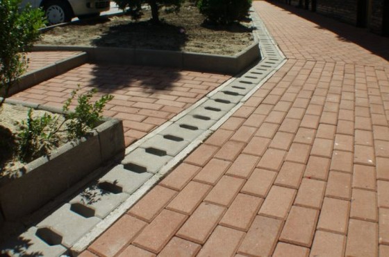 ELIS PAVAJE Exemplificarea utilizarii rigolei - Rigole din beton compact pentru zone cu trafic pietonal ELIS
