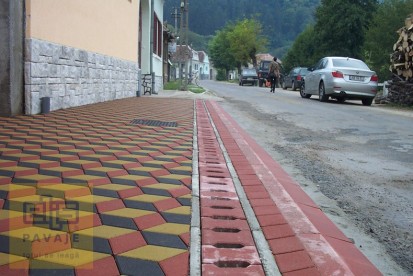 Detalii rigola pentru trafic pietonal R11 Rigole din beton compact pentru zone cu trafic auto