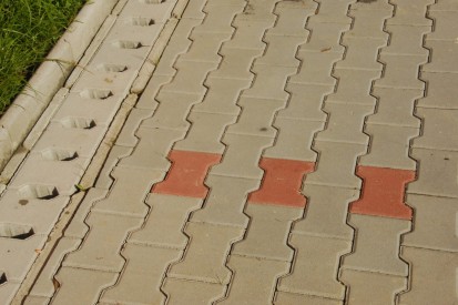 Amenajare cu rigola pentru zona de trafic pietonal R11 Rigole din beton compact pentru zone cu