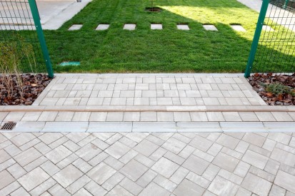 Rigola scafa R10 in curte R10 Rigola scafa
