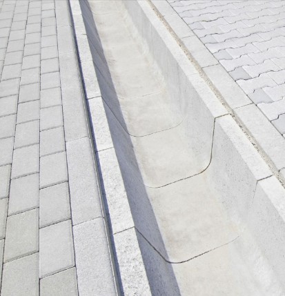 Exemplu de rigola din beton compact pentru trafic auto Rigole din beton compact