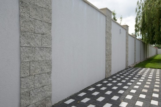 ELIS PAVAJE Gard realizat cu elemente stalp Siena - Garduri modulare din beton vibropresat ELIS PAVAJE