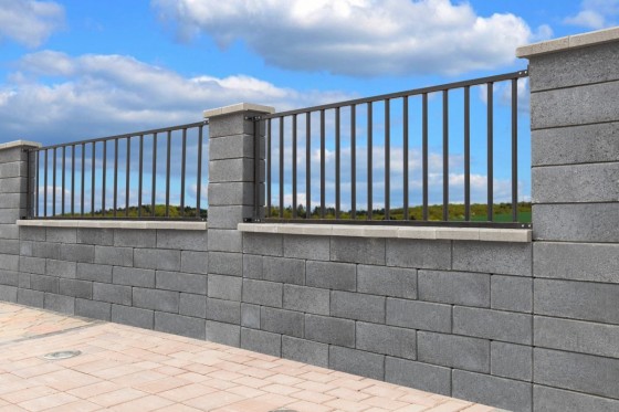 ELIS PAVAJE Gard realizat din elemente gard Urbana - Garduri modulare din beton vibropresat ELIS PAVAJE
