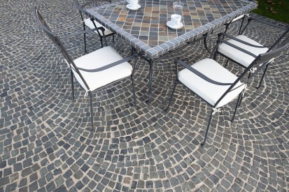 Curte pavata cu piatra cubica Albini 8/8/8 Piatra cubica Andezit