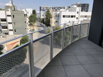 Balcon cu plasa metalica expandata MARIANItech® Plase metalice expandate