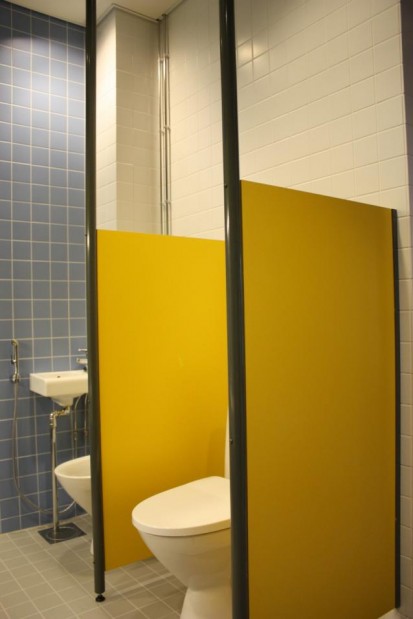 Placi HPL pentru compartimentari sanitare, vazute de aproape Placi HPL pentru compartimentari cabine sanitare, vestiare 