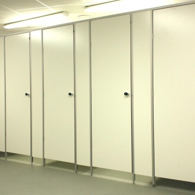 GEPLAST Cabina de toaleta compartimentata cu placi HPL - Placi HPL pentru compartimentari cabine sanitare vestiare