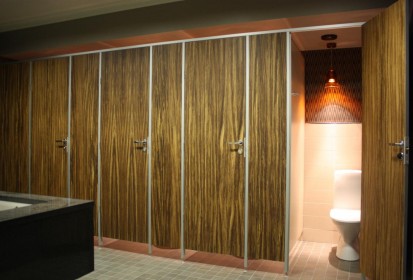 Placi HPL compartimentari sanitare Geplast Placi HPL pentru compartimentari cabine sanitare, vestiare 