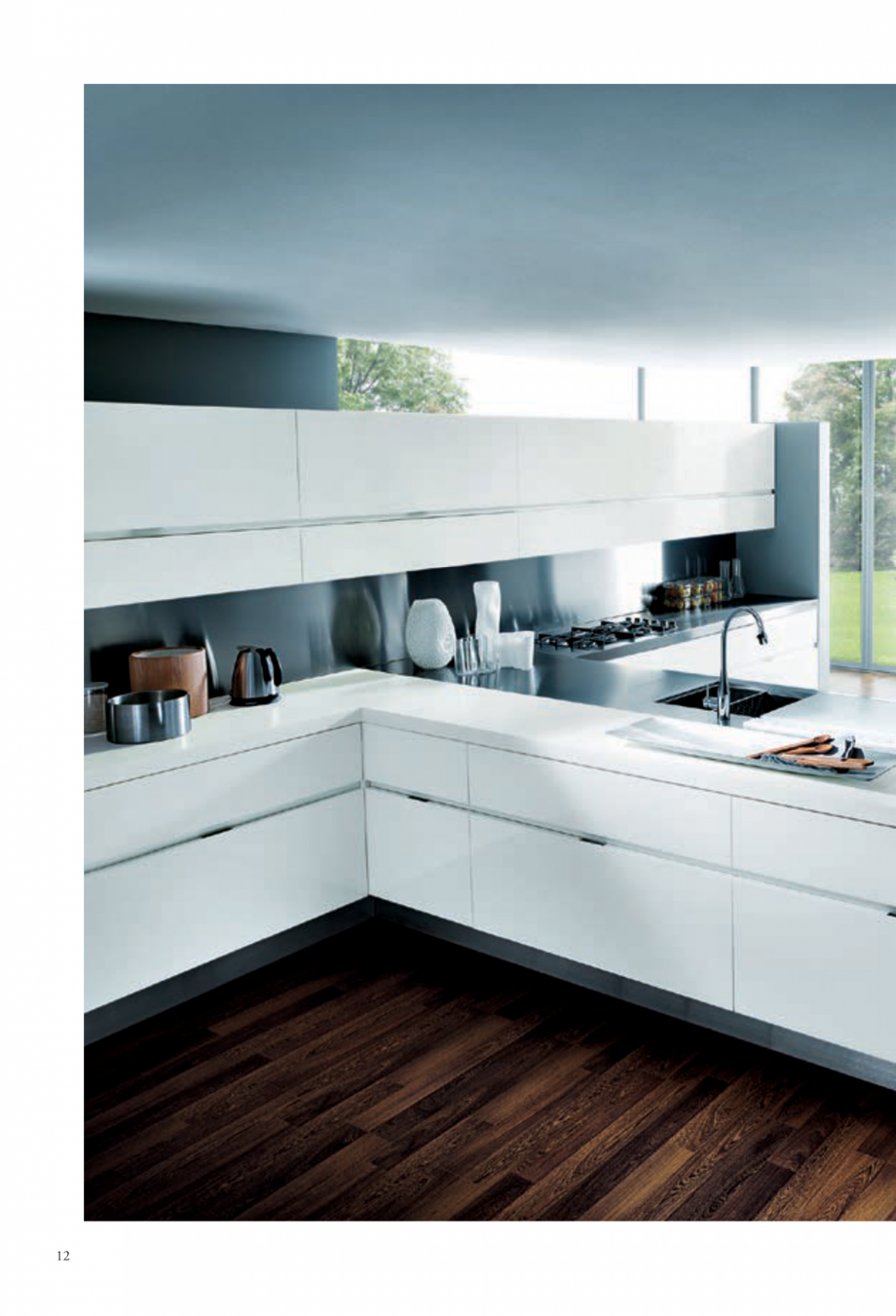 Pagina 13-Interioare realizate cu placi minerale CORIAN® Solid Surface  CORIAN® Solid Surface Catalog,...