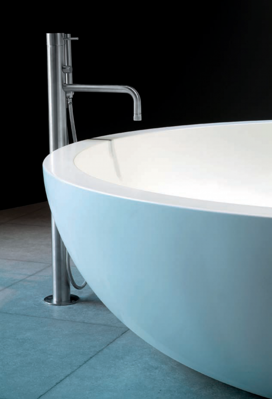 Pagina 32-Interioare realizate cu placi minerale CORIAN® Solid Surface  CORIAN® Solid Surface Catalog,...